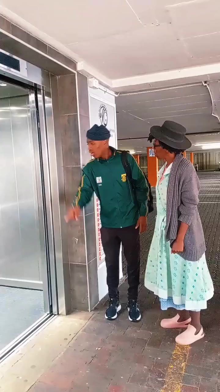 @Nqanqa