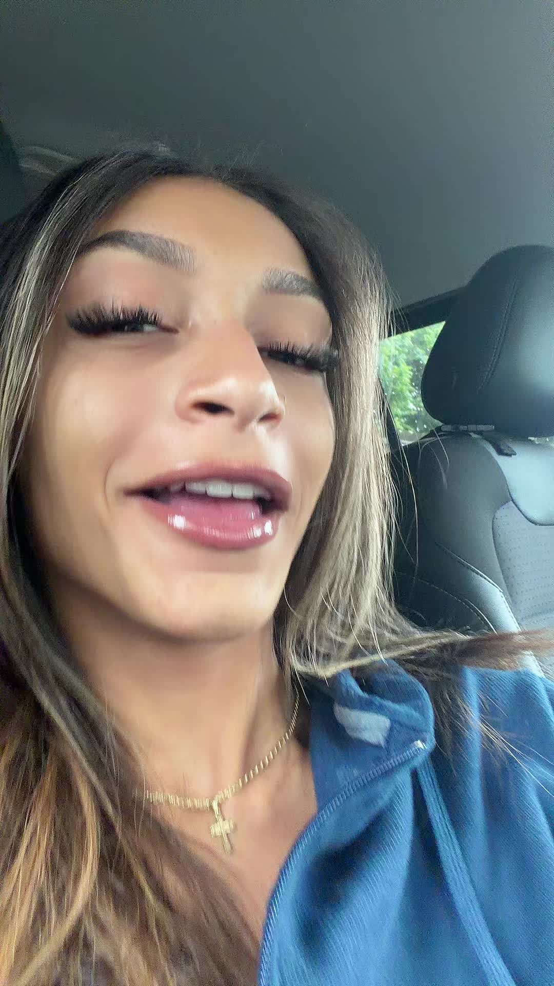 @urlocalhotweirdo