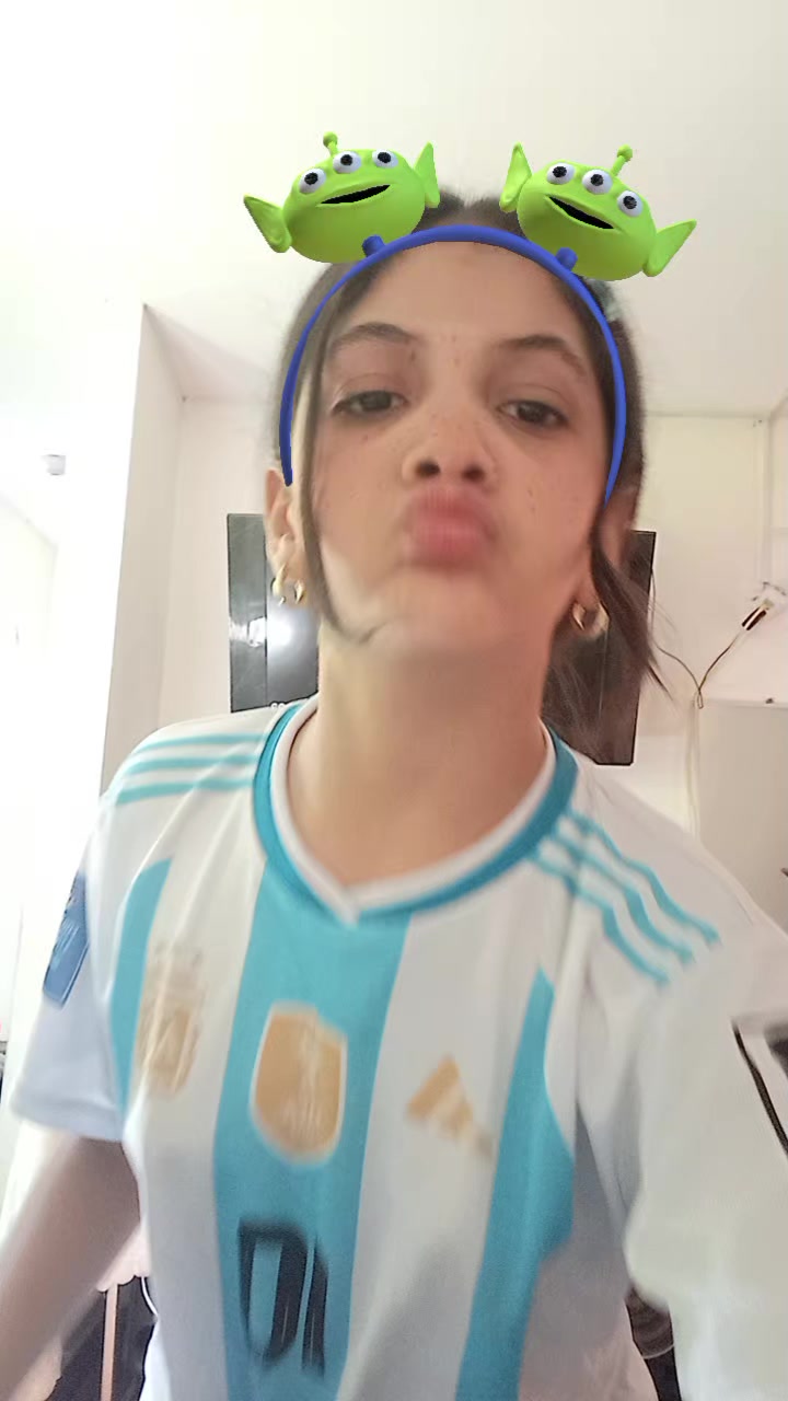 @la niña del pelo largo,