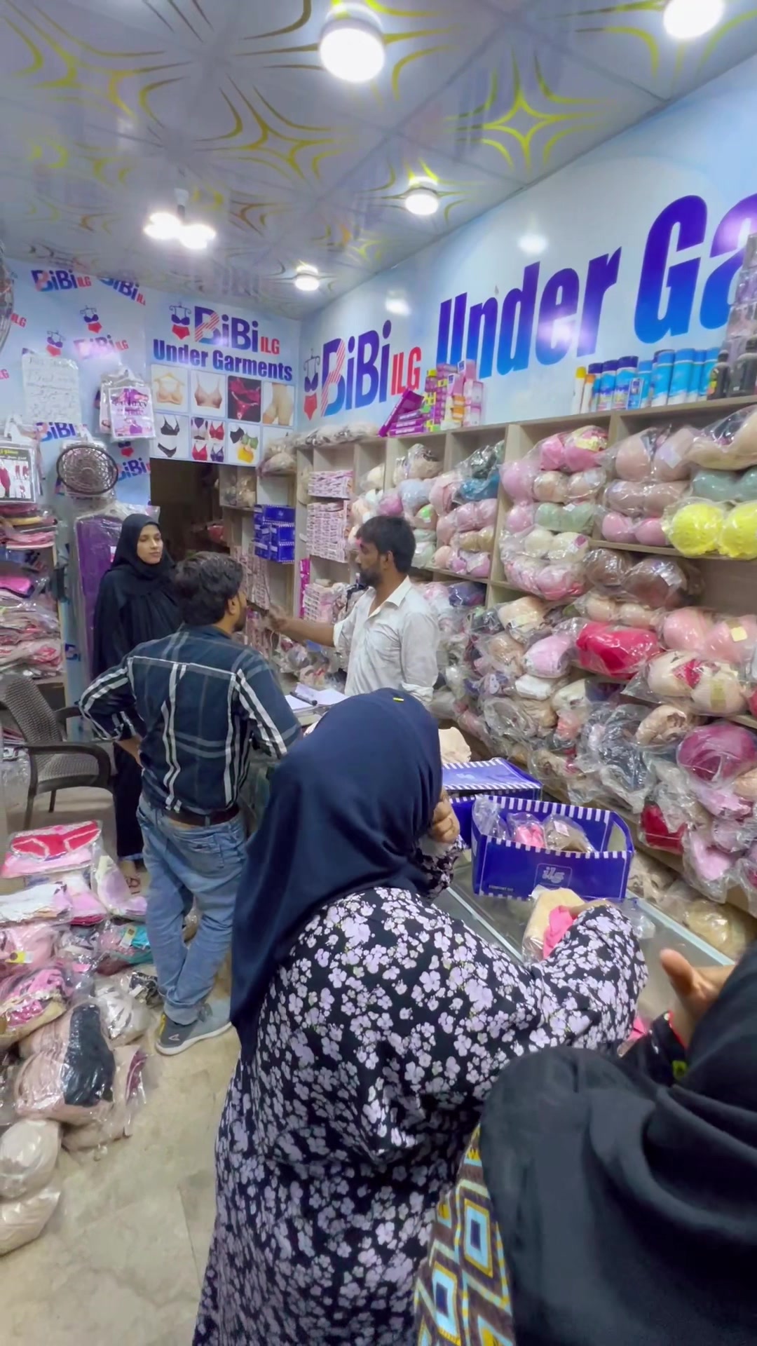 @🔴صباء سکندر (◕‿-)✌