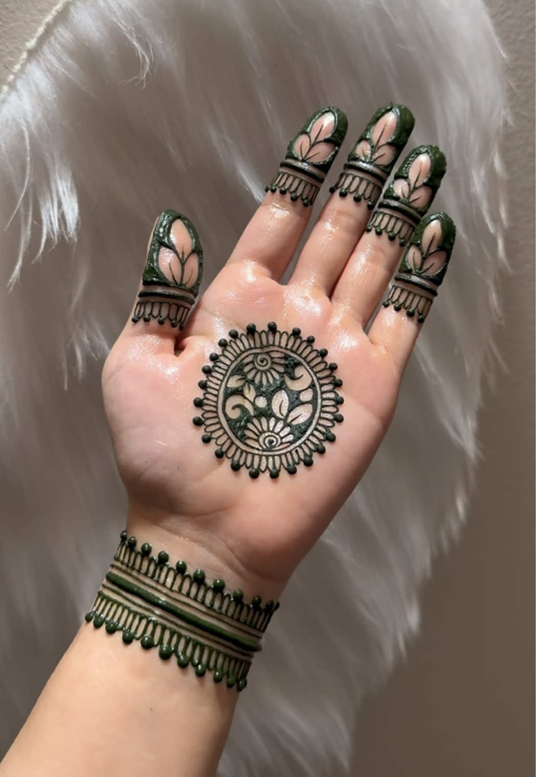 @charmsofmehandi