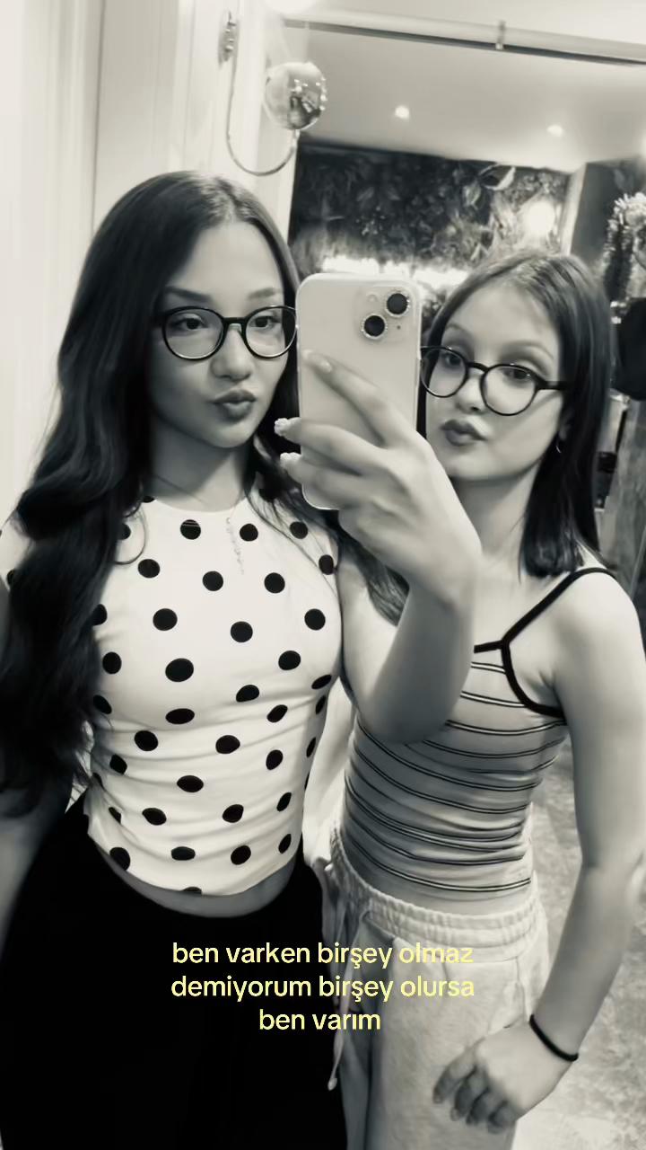 @👸🏻👸🏽