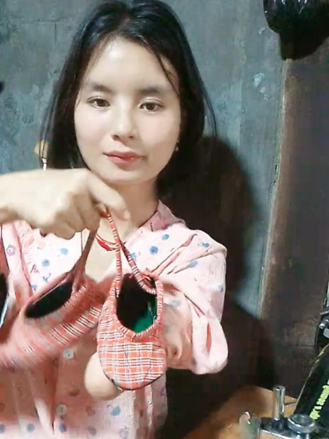 @🪡🧵စက်ချုပ်သူလေး👚[Tailor ]