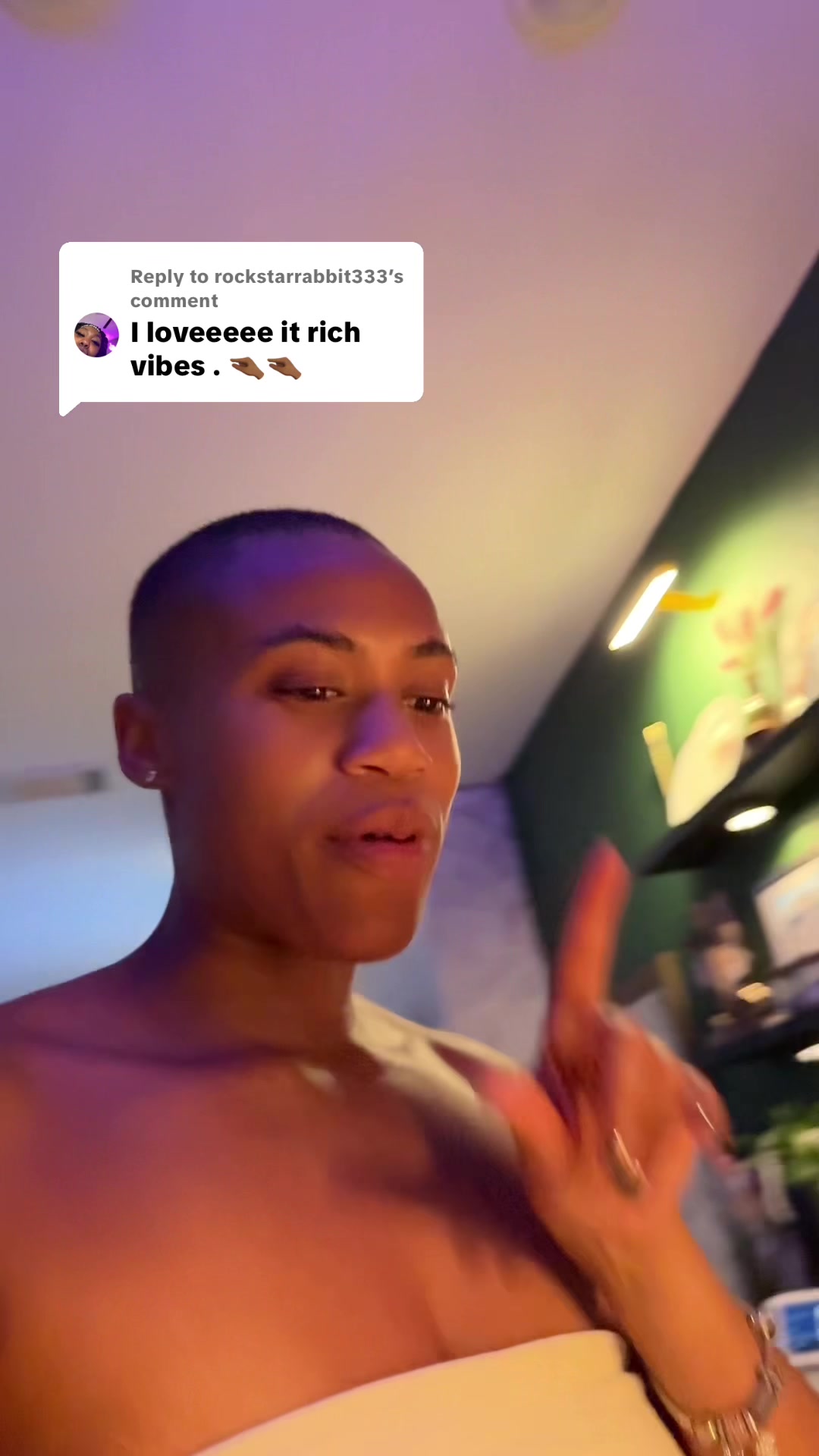 @itschristyestelle
