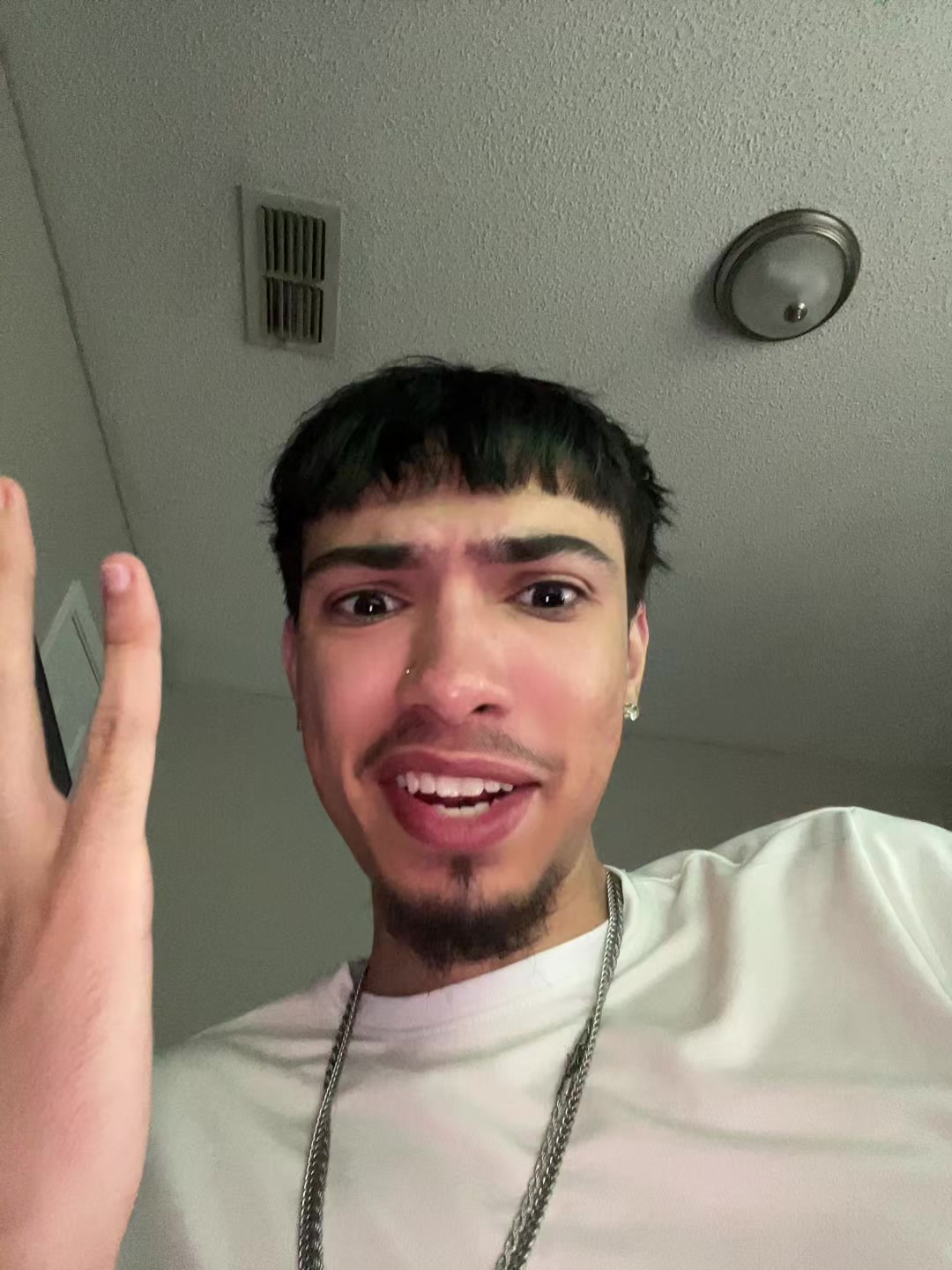 @￼