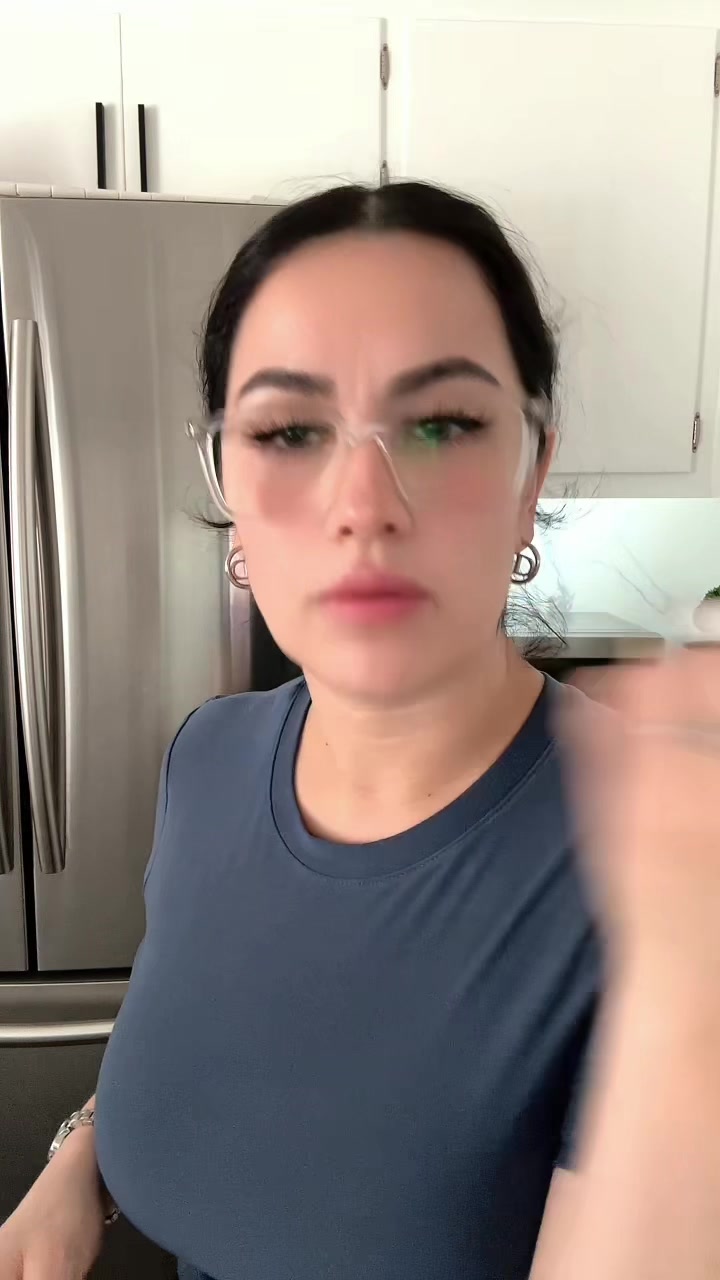 @Claudia 🖤