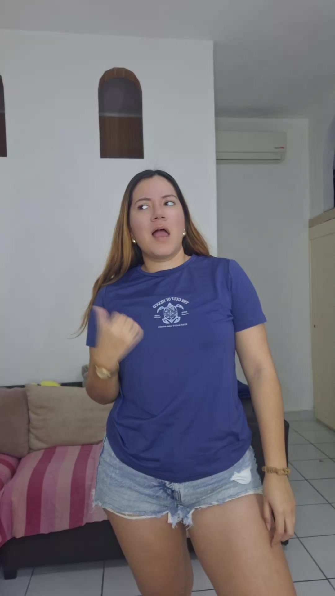 @Alejandra Gay Vlogs