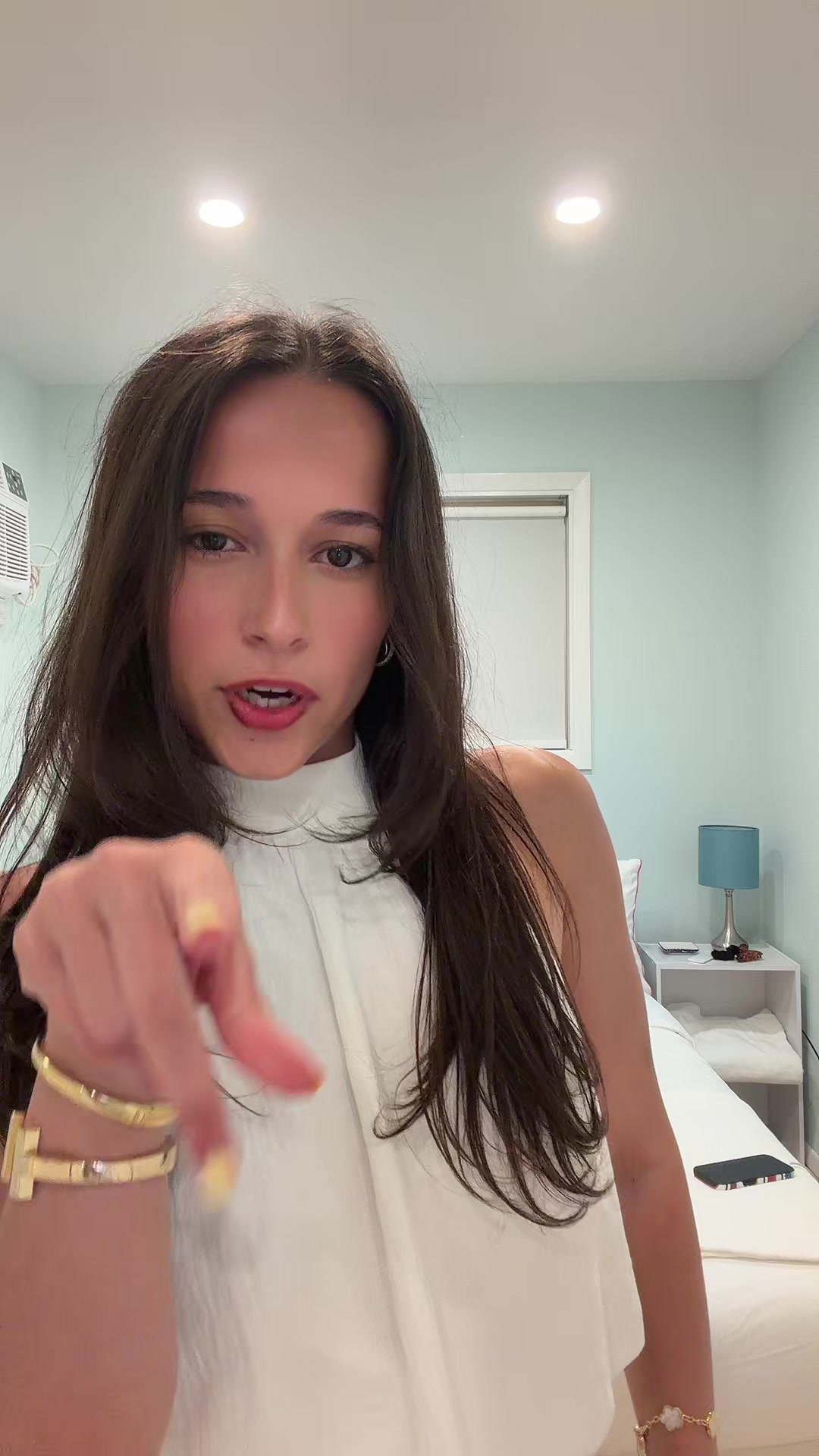 @Juliagjelaj
