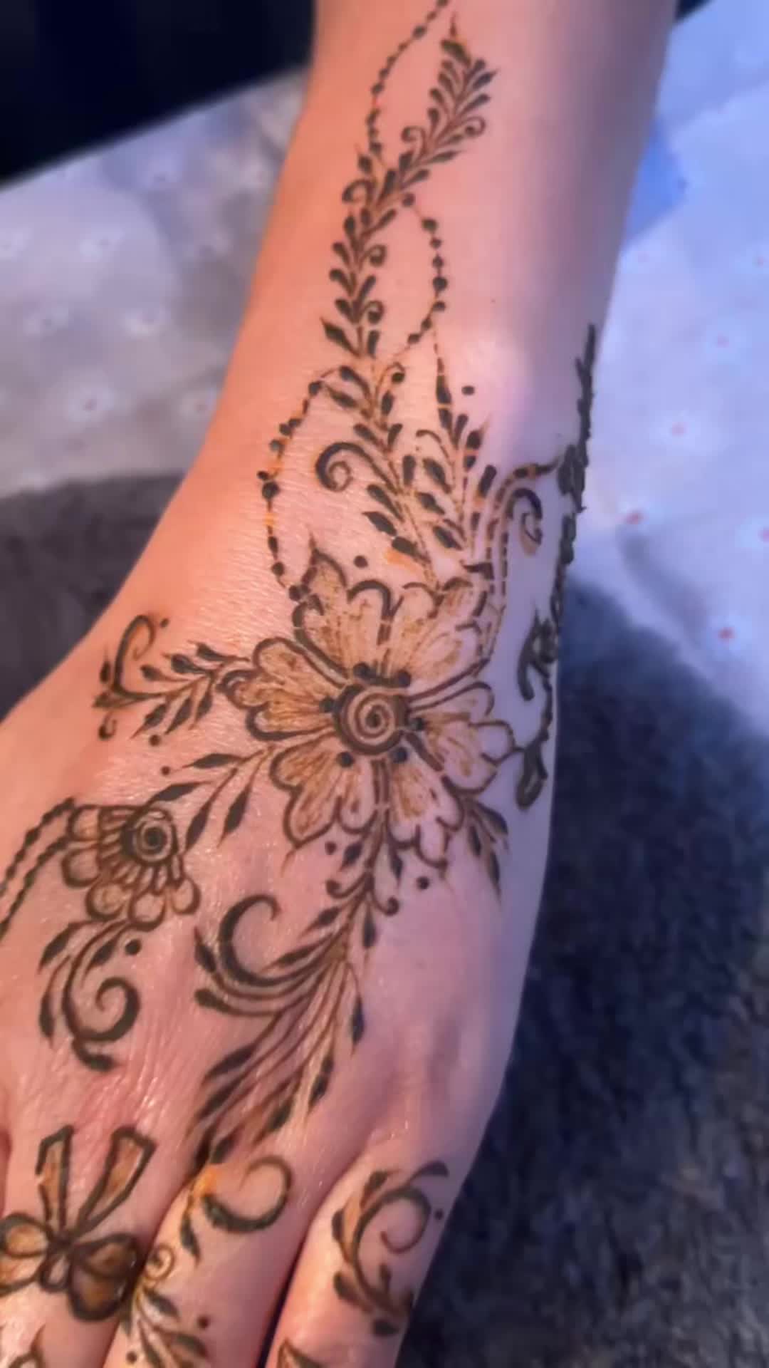 @Hennabyaroosa