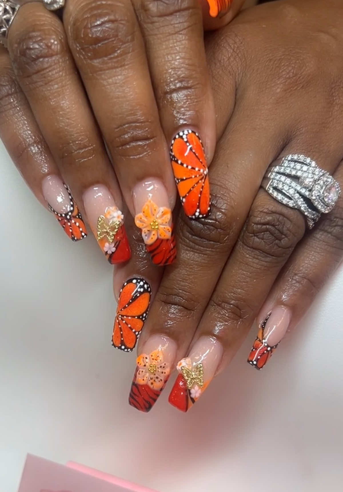 @PinkTigerNailsBeauty