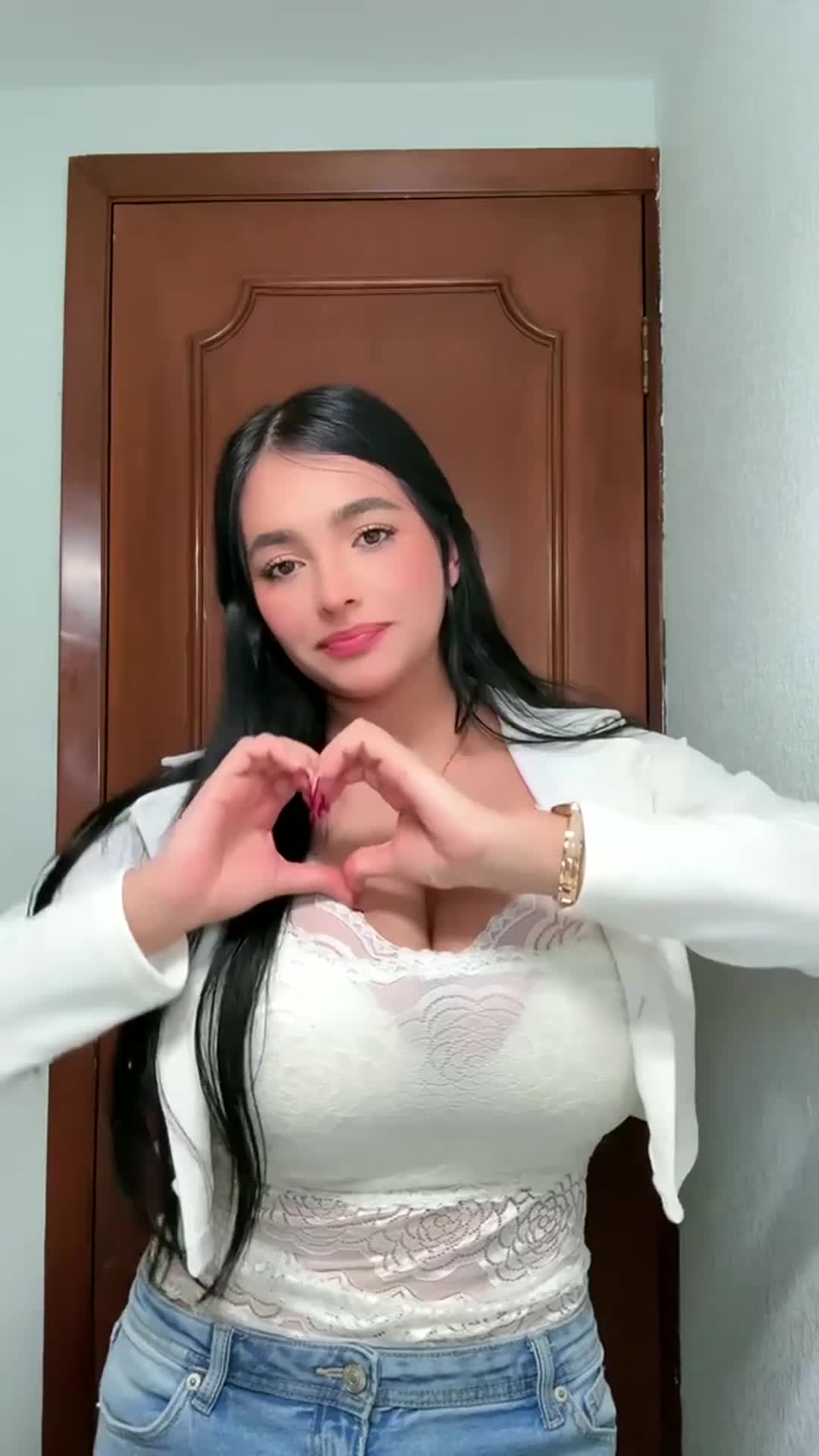 @hollymonica3