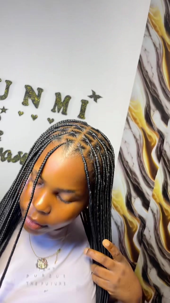 @Wunmi’s makeup&hair heaven