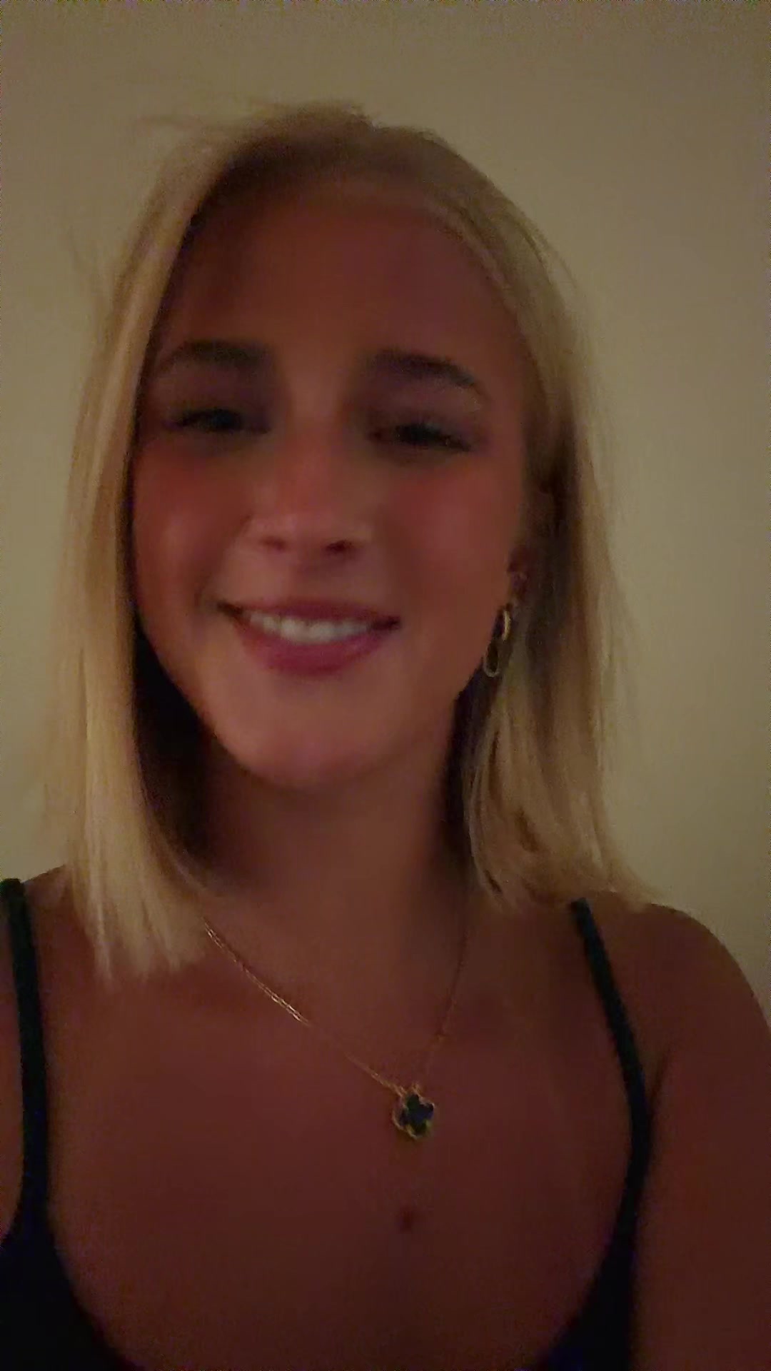 @theelliebarker