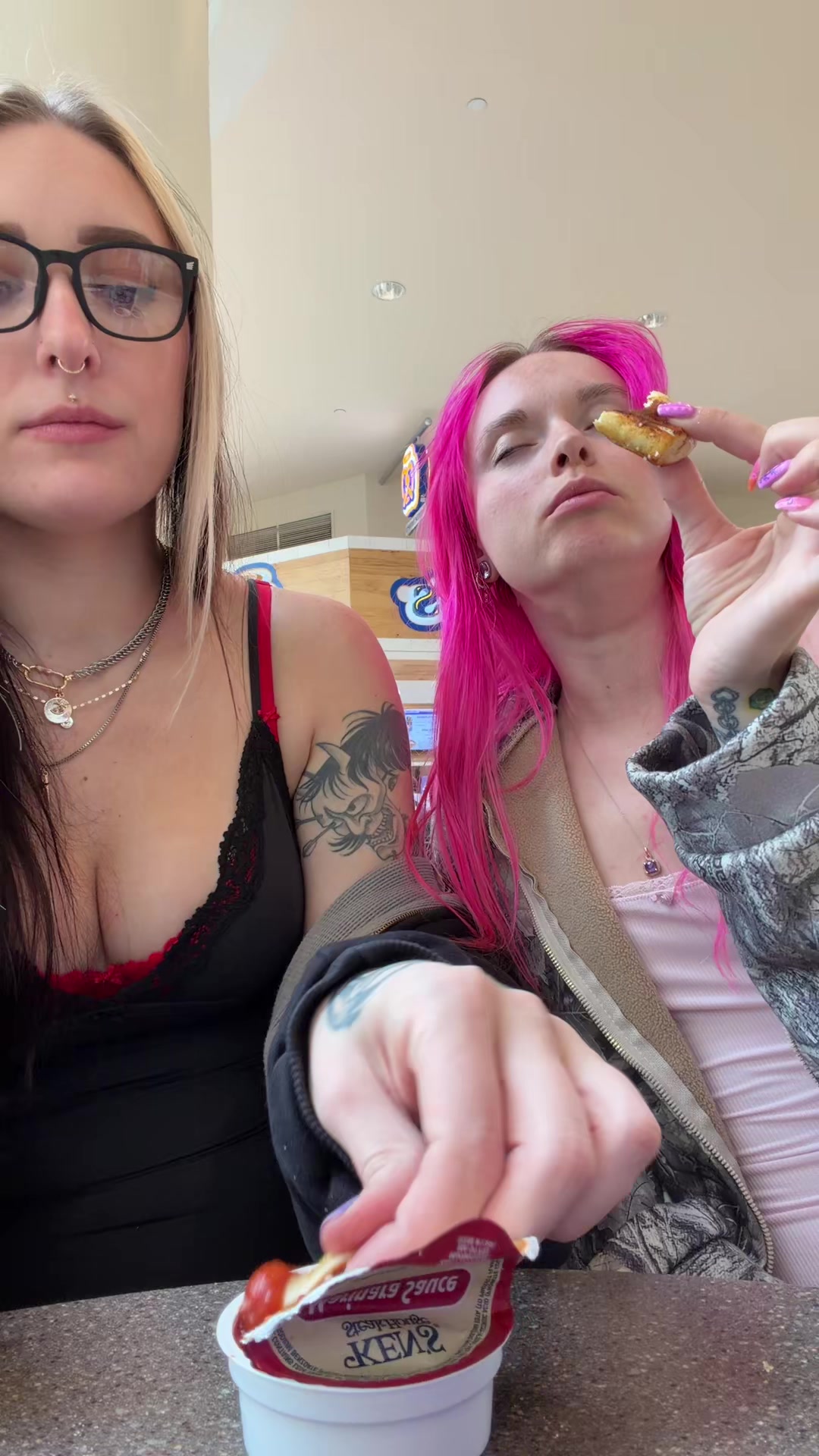 @laurelhoneyyy