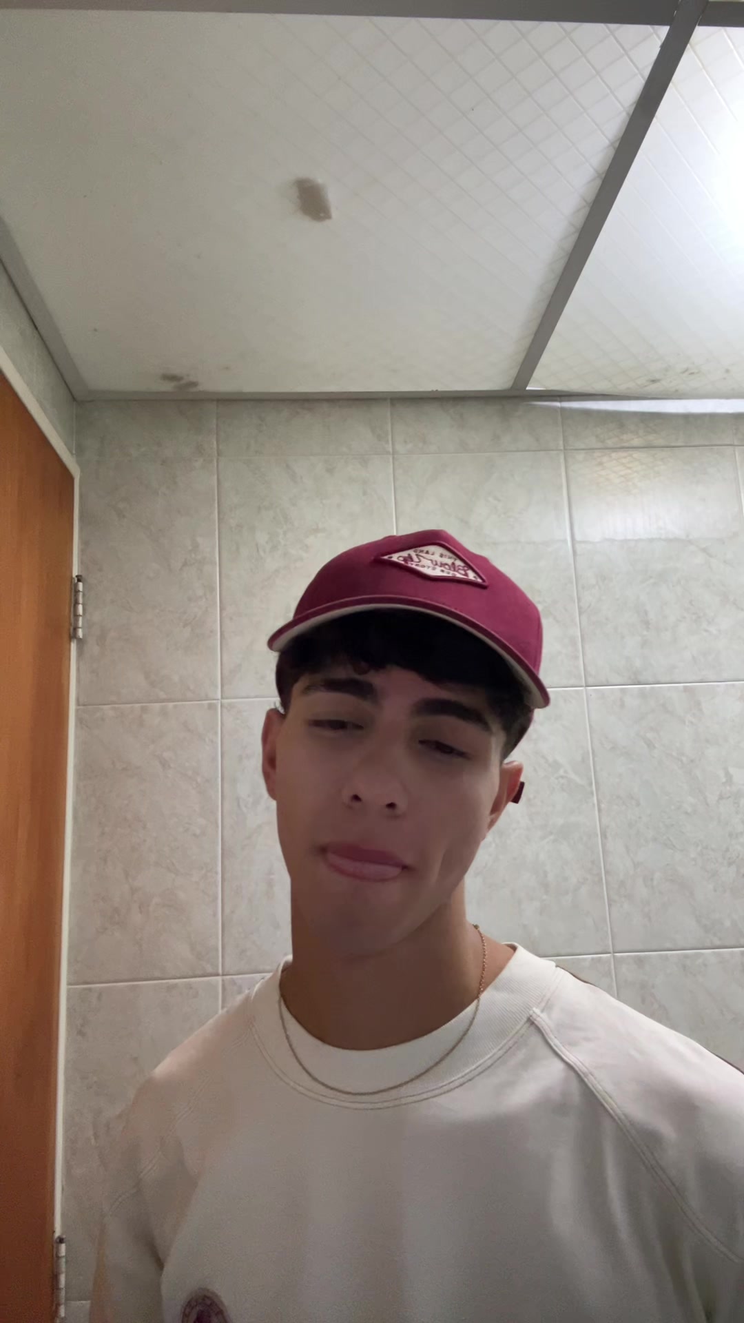 @Martínez