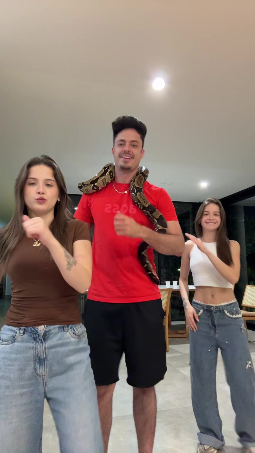 @Maria Emanuelly