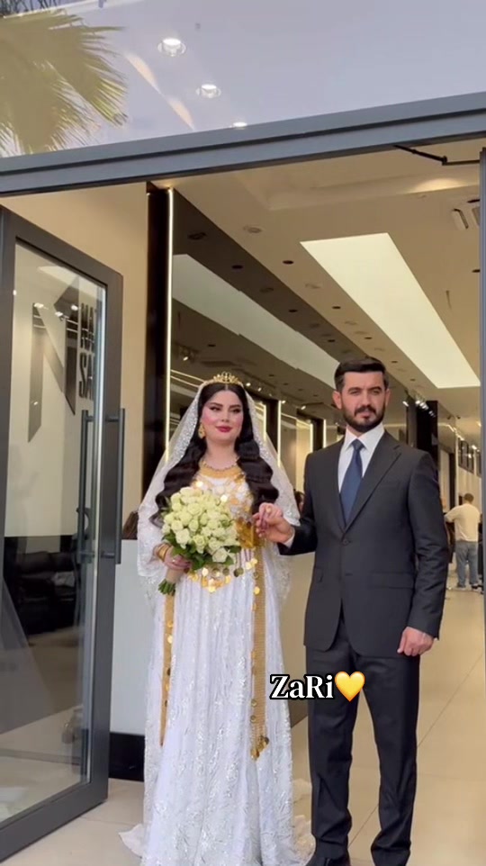 @𝐙𝐚𝐫𝐢💛