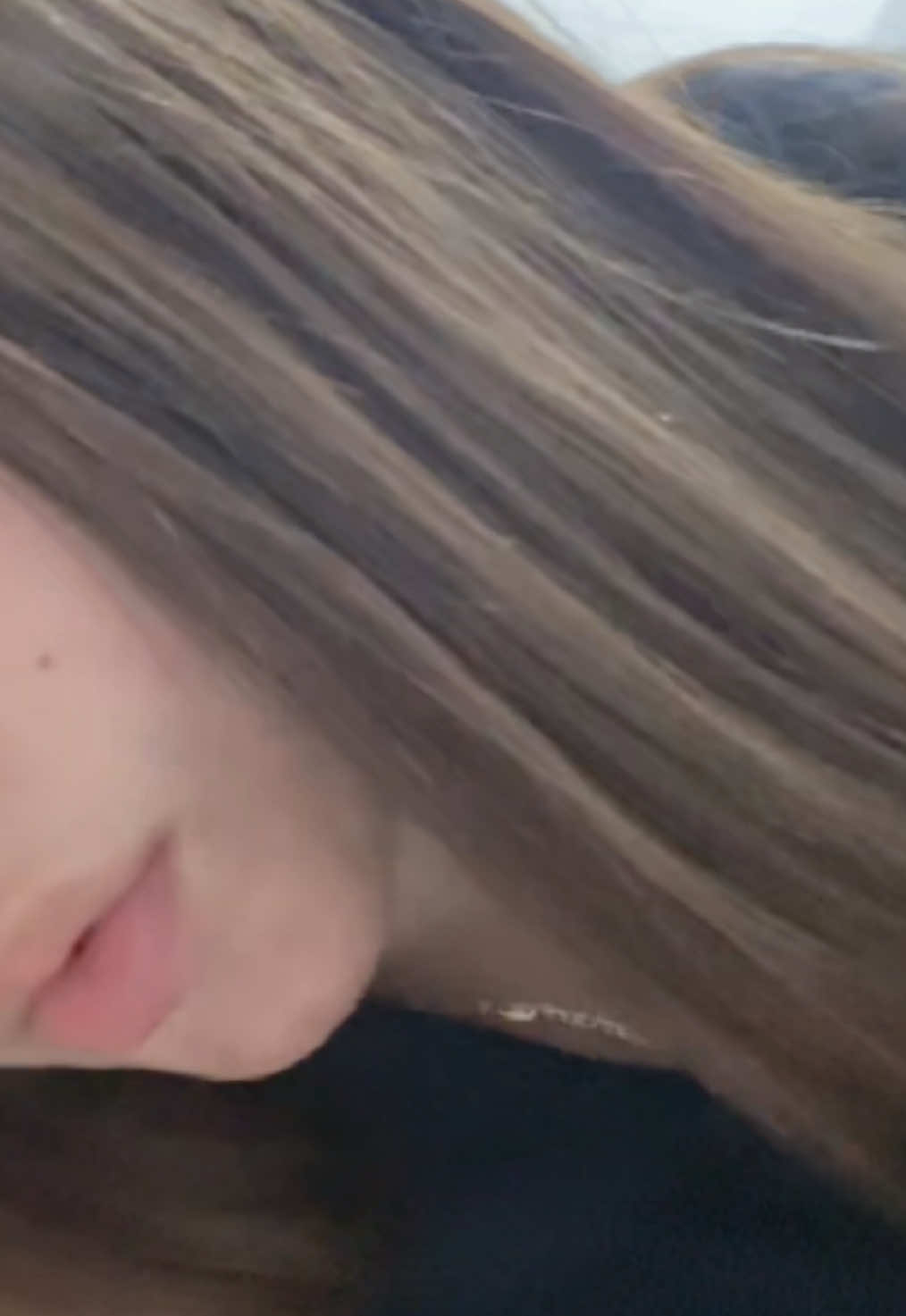 @•