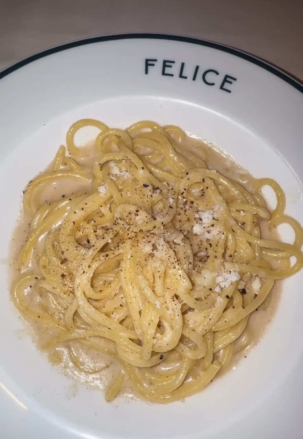 @Neomi Knows | Food & Travel 🔌