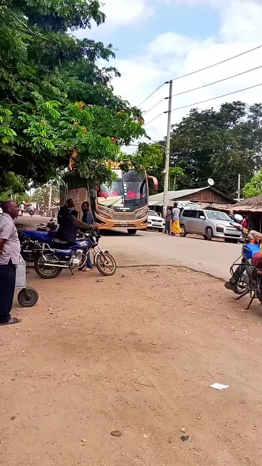@️Bus Enthusiast Witu massive