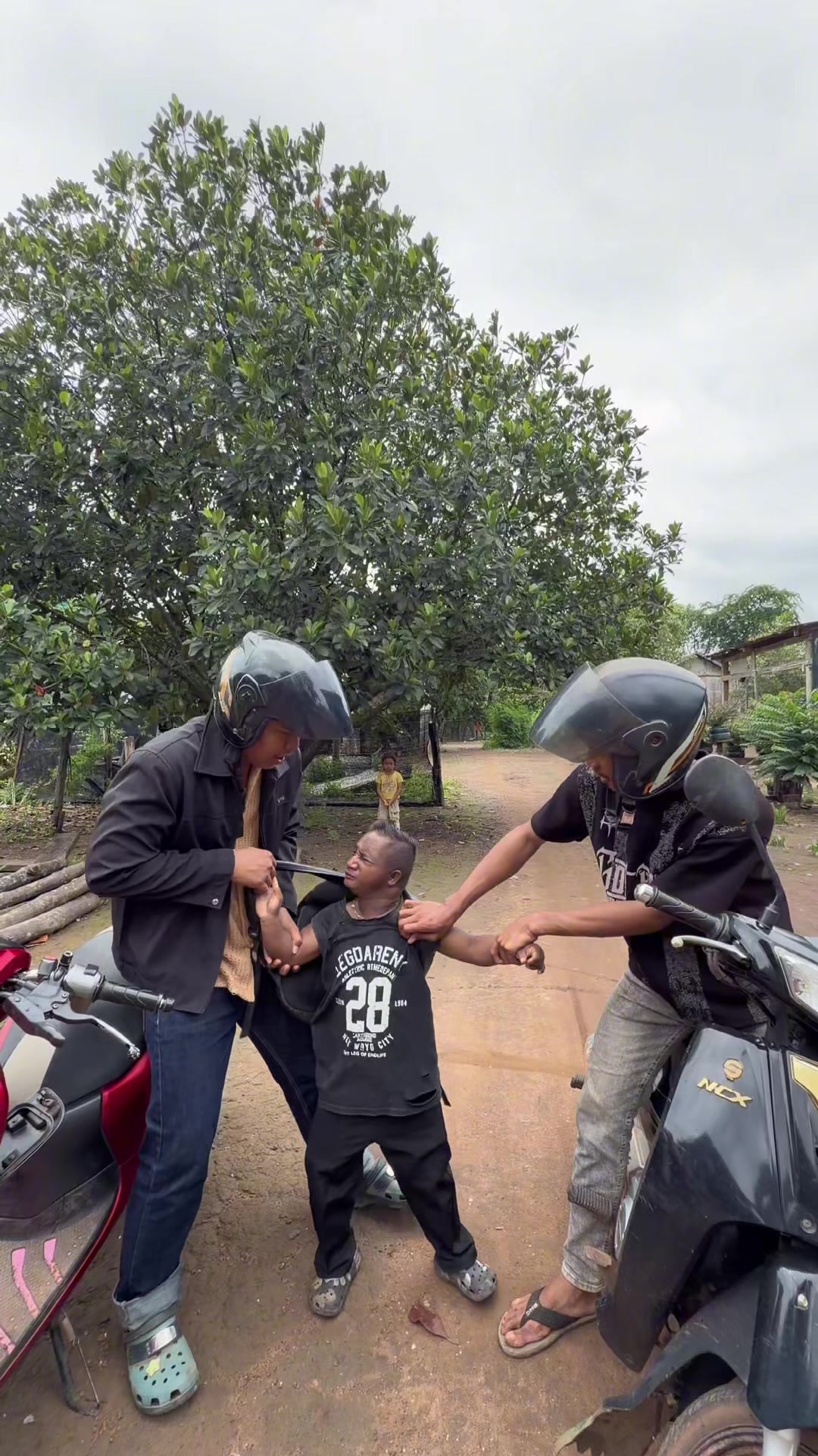 @គ្រូតូច