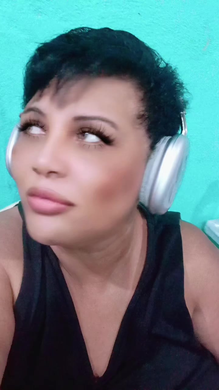 @Cl&aacute;udia Roberta