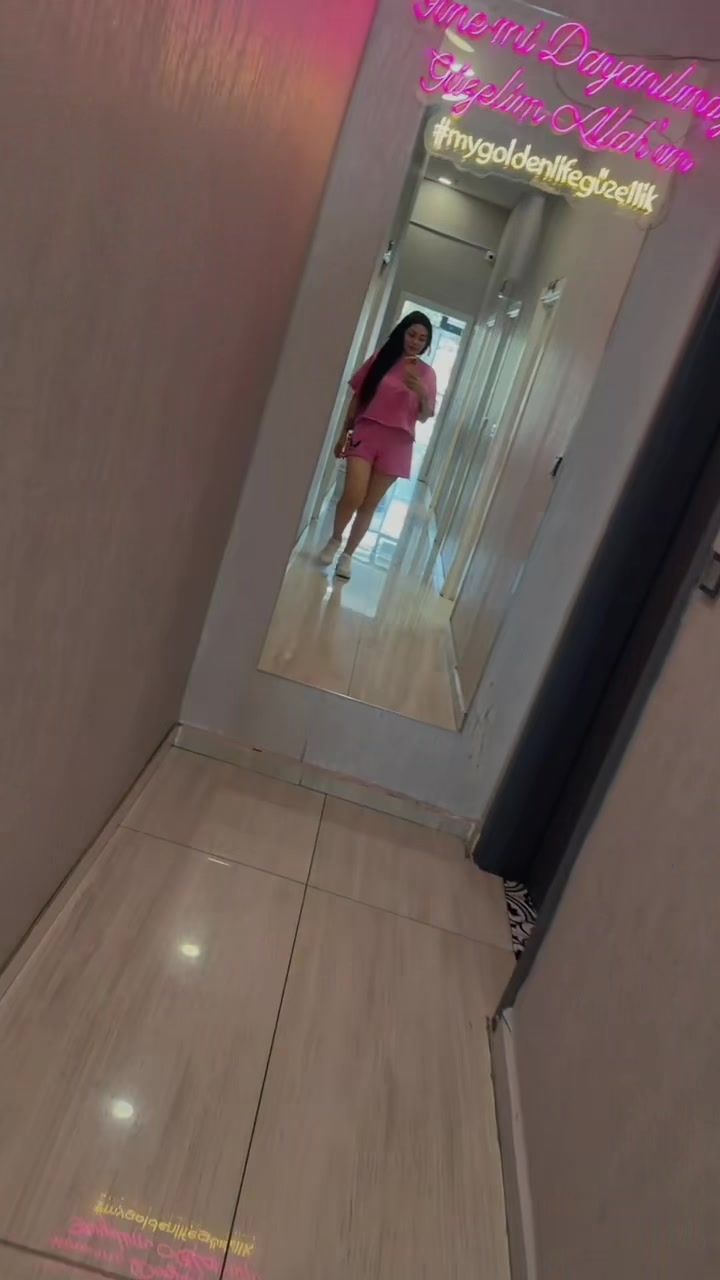 @👑 Bella bella 👑