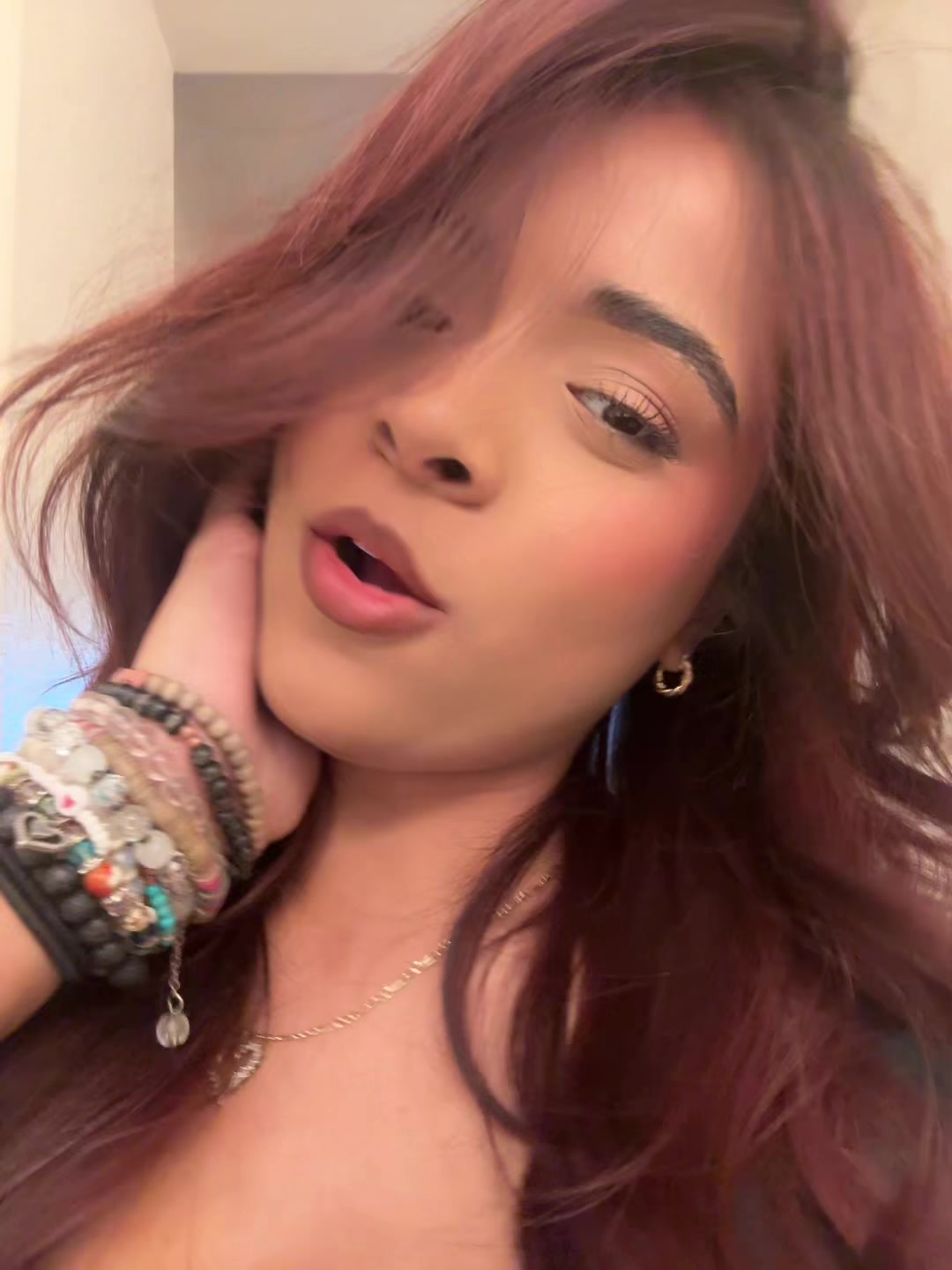 @👩🏽&zwj;❤️&zwj;💋&zwj;👩🏽