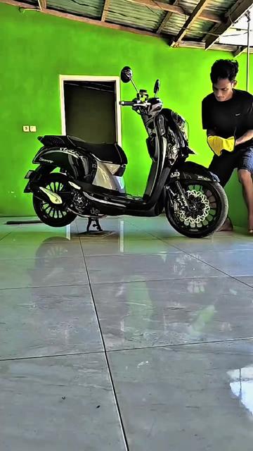 @Muezza.
