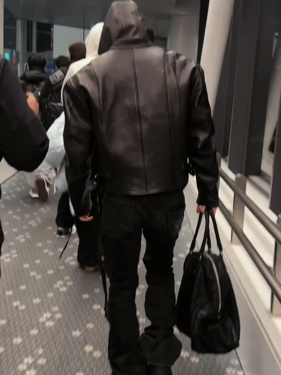 @돌병💂&zwj;♂️ྀི