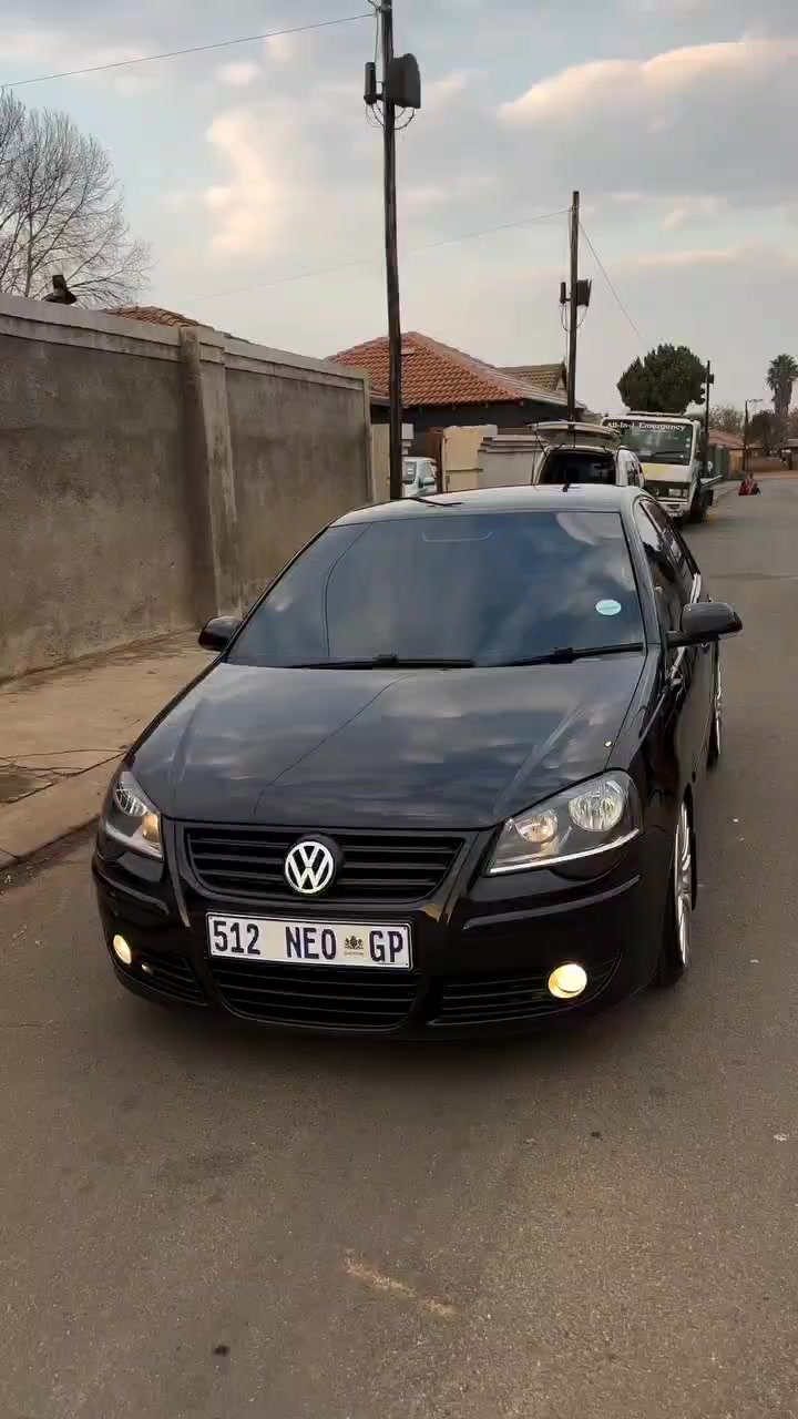@Bra Less Stance Media