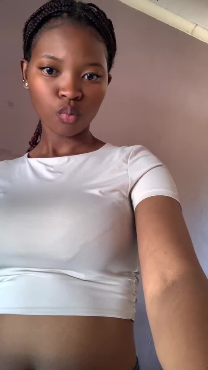 @Sisoe 🦋🎀🤍!)