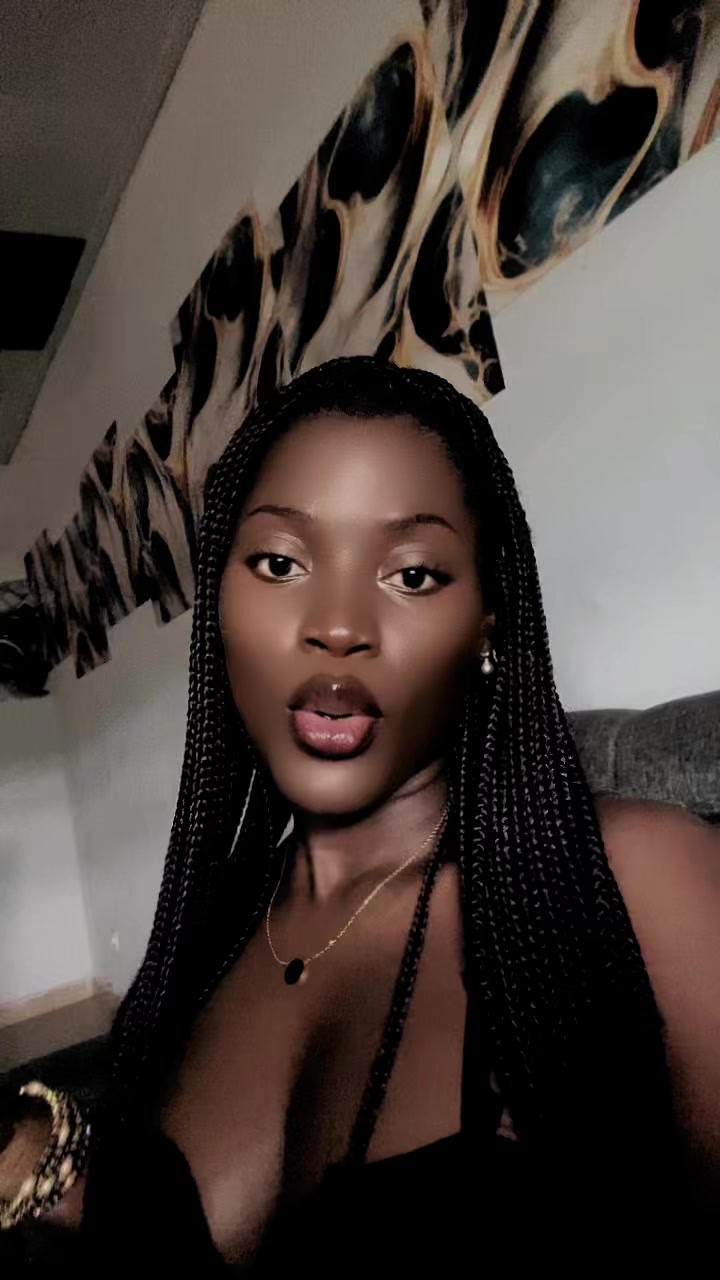 @CHEZ MISS HELENA 🛍💋🇨🇮