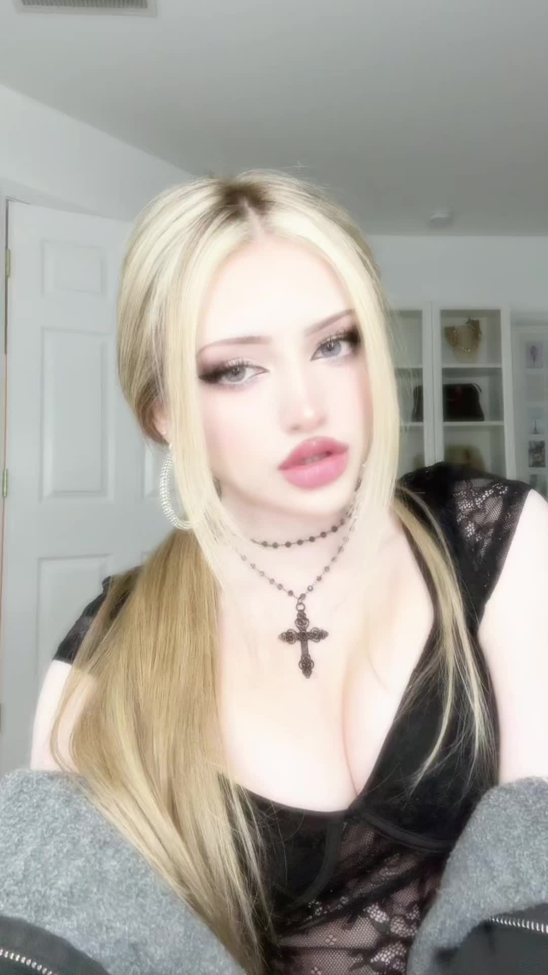 @themadisonreese
