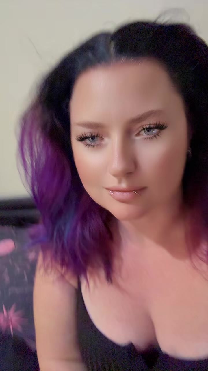 @Demoness_😈