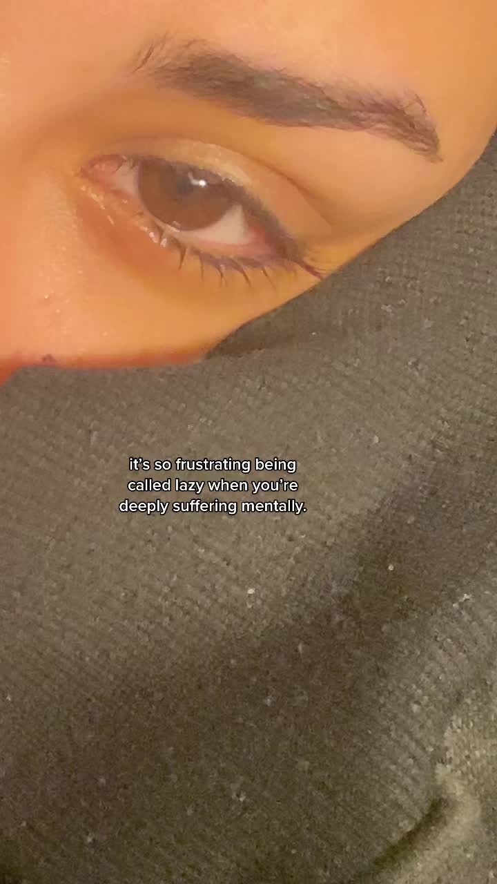 @🧍🏻&zwj;♀️
