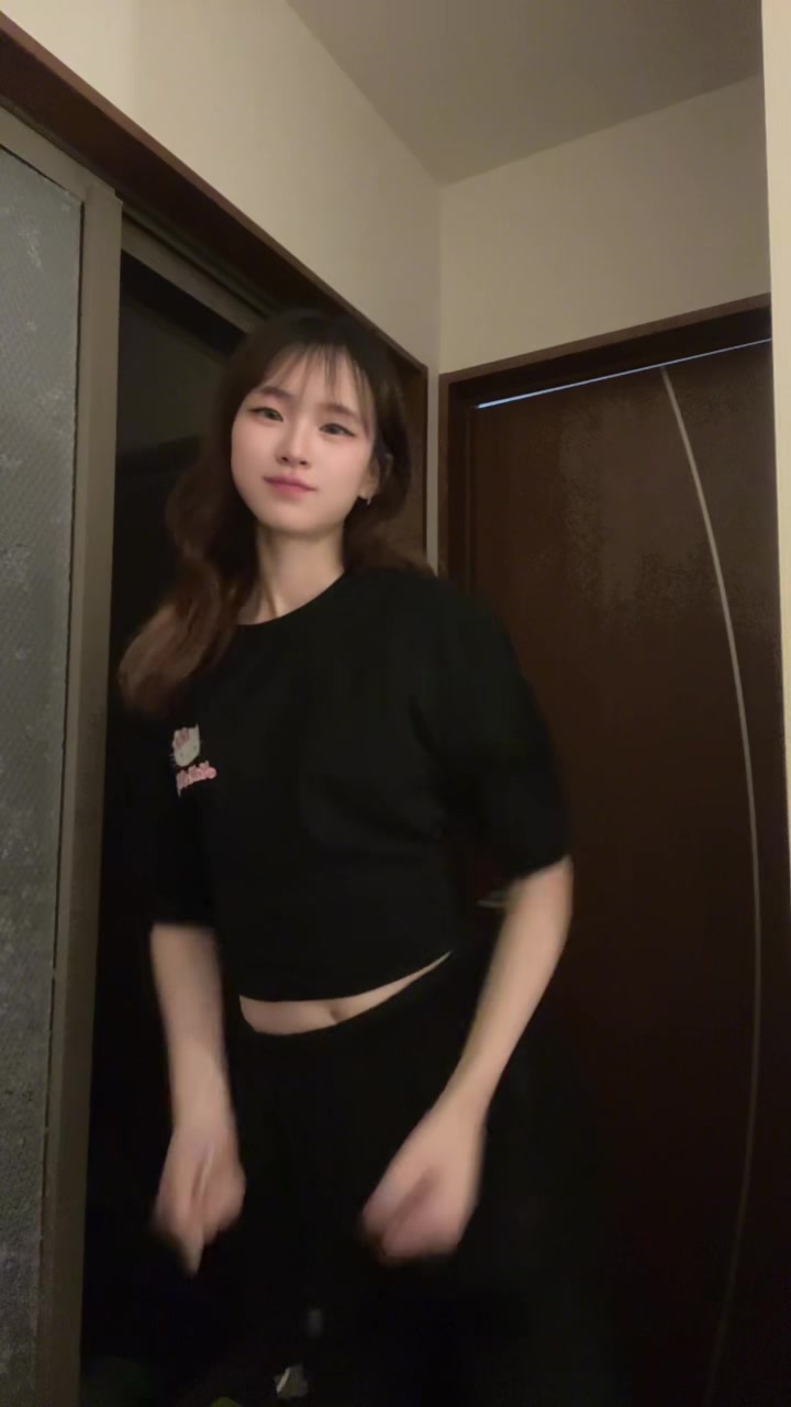 @バズらない女