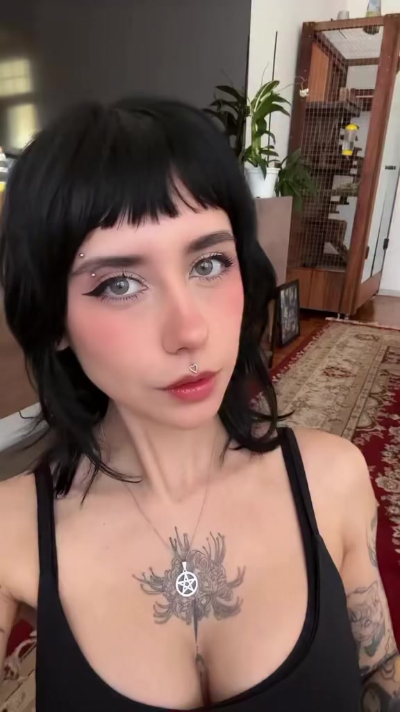 @Scarlett Bordeaux