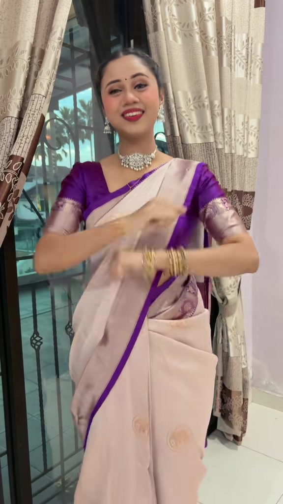 @🕊️🤍Karthigaa 🤍🕊️