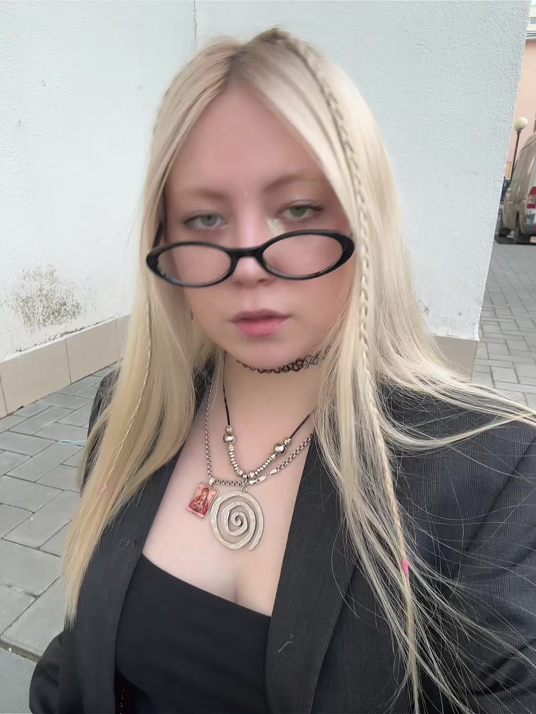 @Lika369