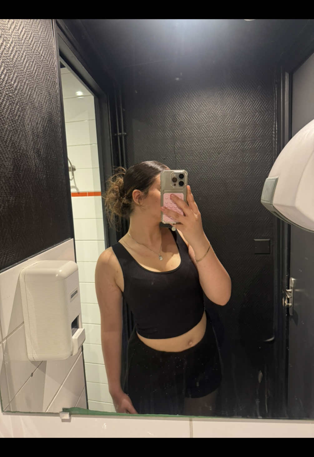 @𝒯ℯ𝓈𝓈𝒶.𝒞ℋ