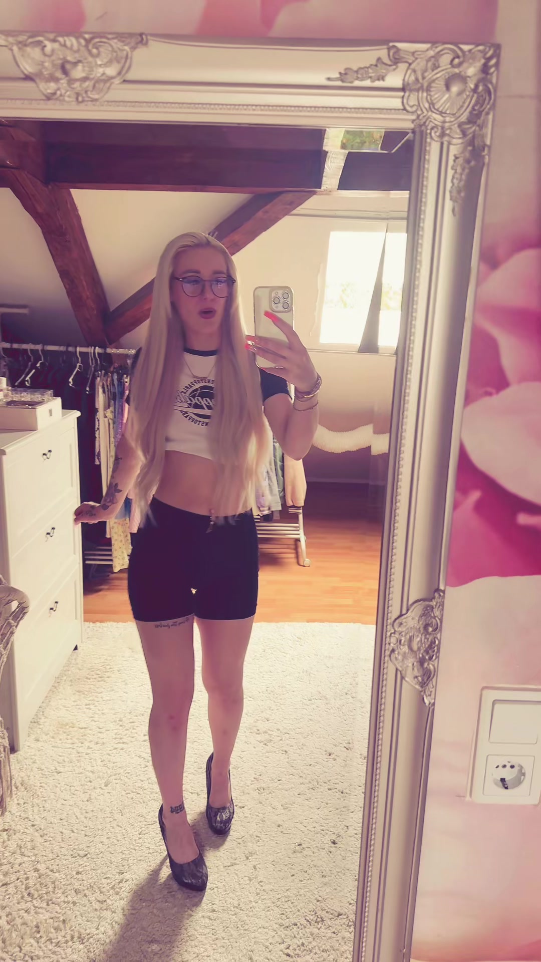 @J1na_J1na_Official_