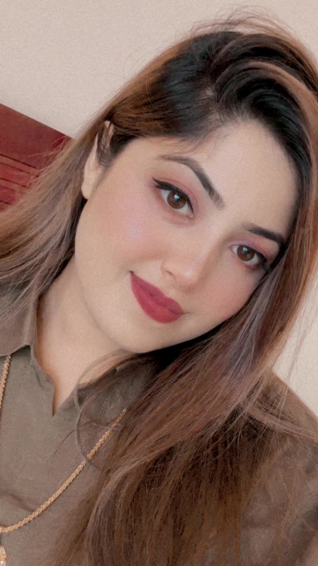 @𝐄𝐯𝐚 𝐂𝐡𝐨𝐰𝐝𝐡𝐮𝐫𝐲