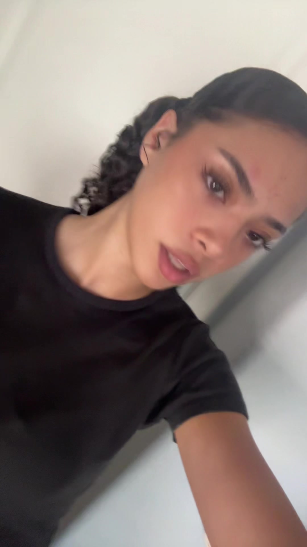 @bella