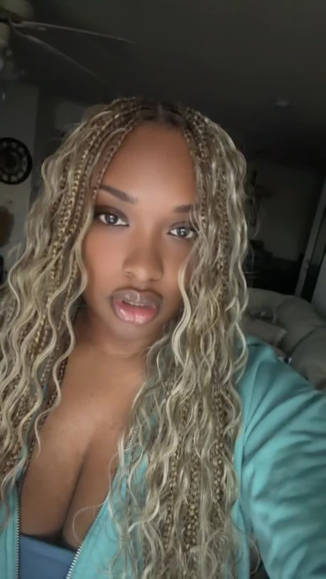 @Ariane Symoné