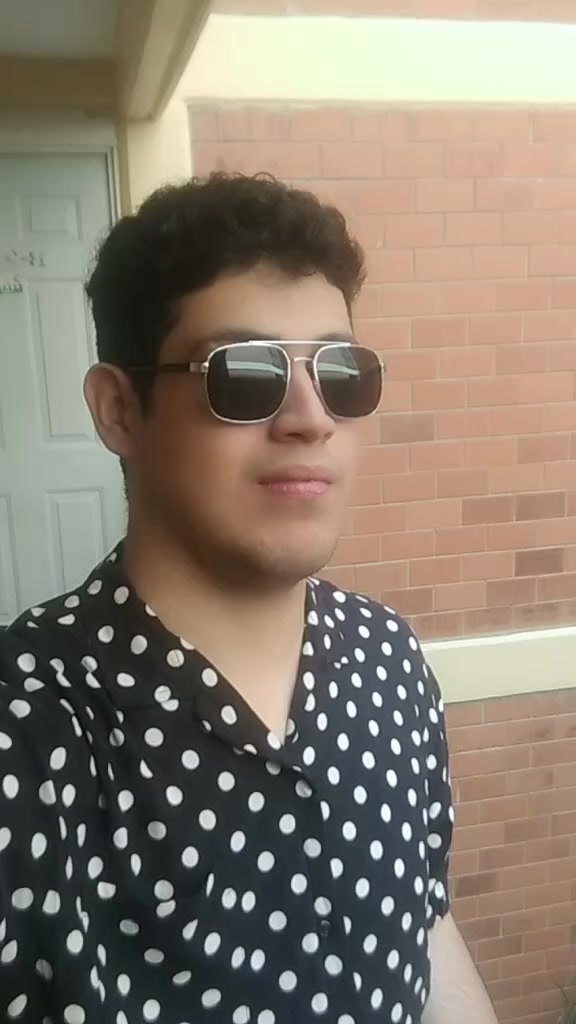 @AXEL LE&Oacute;N