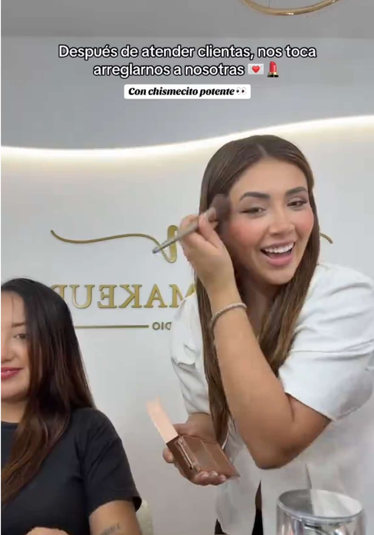 @lesliemakeupartist