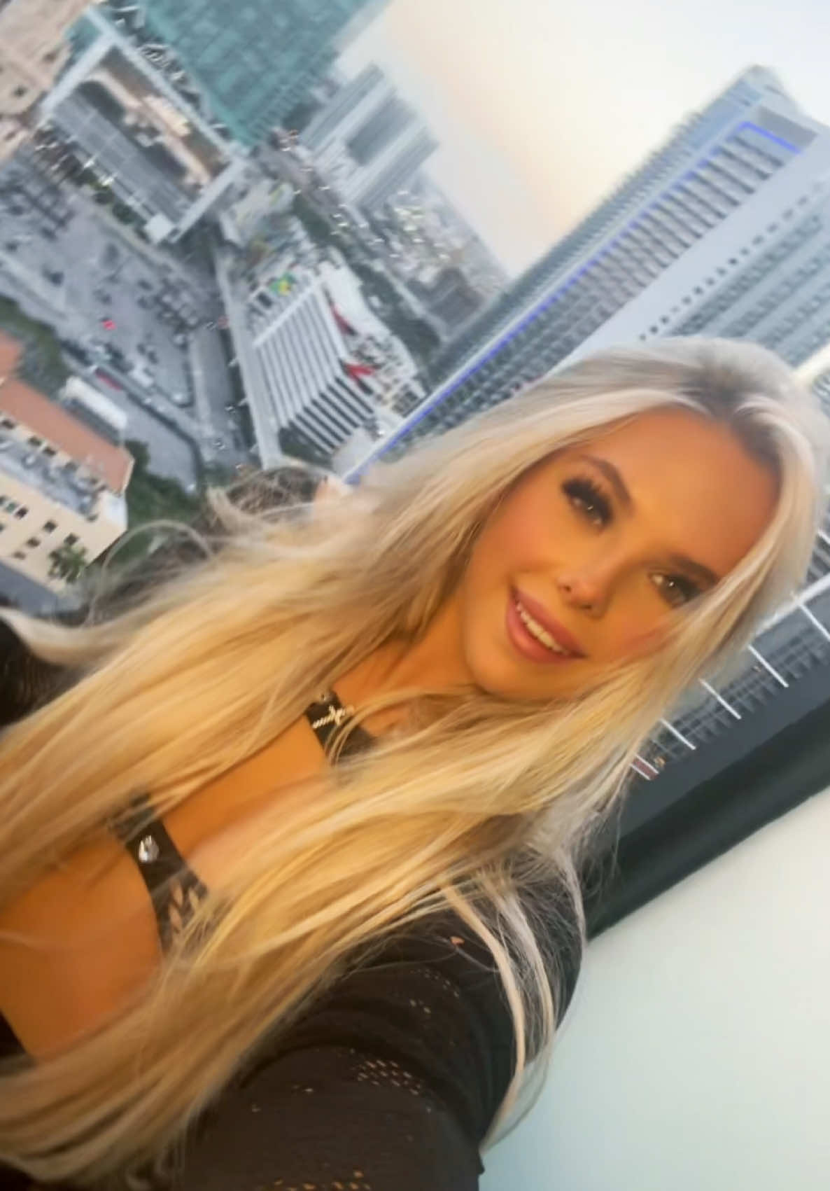 @elliebluegregoria