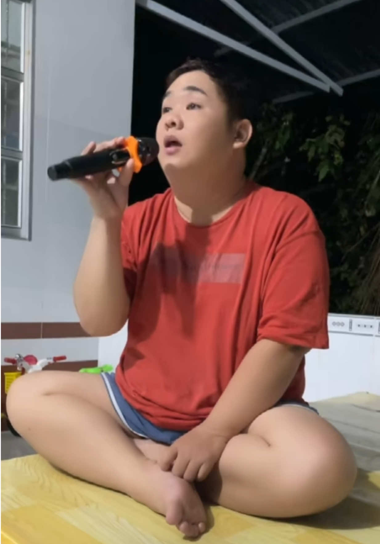 @C&ocirc; &Uacute; B&igrave;nh Dương.