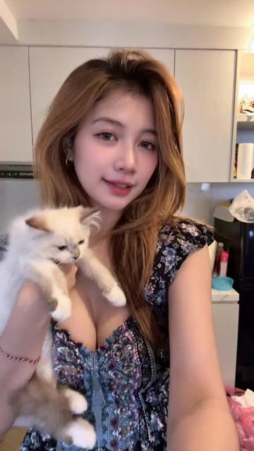 @😀